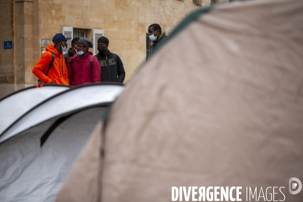 Mineurs étrangers devant la mairie de Marseille