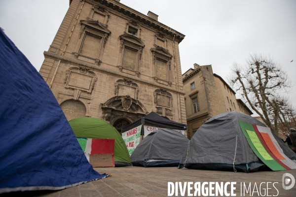 Mineurs étrangers devant la mairie de Marseille