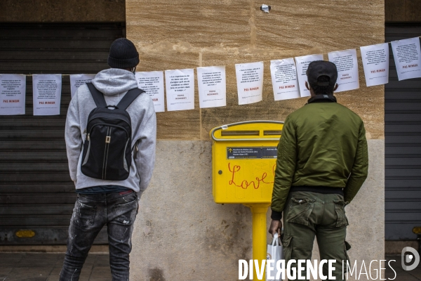 Mineurs étrangers devant la mairie de Marseille