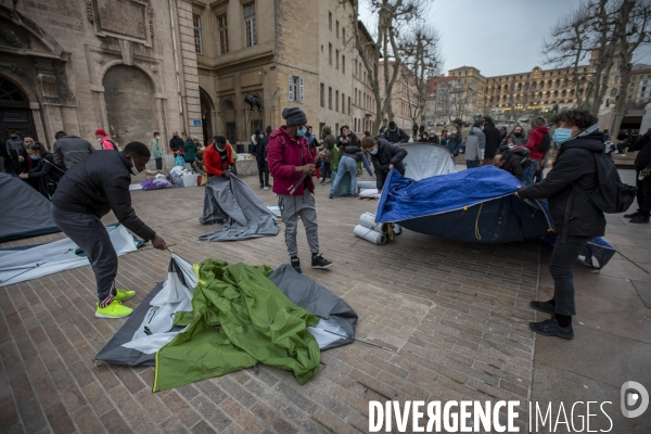 Mineurs étrangers devant la mairie de Marseille