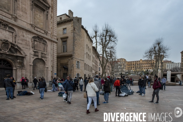 Mineurs étrangers devant la mairie de Marseille