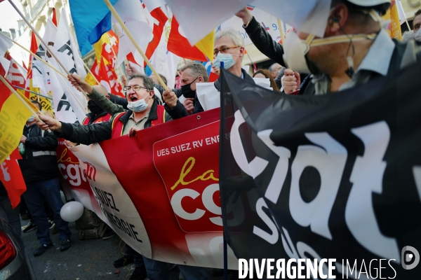 Rassemblement à l appel de l intersyndicale de Suez contre le rachat par Veolia