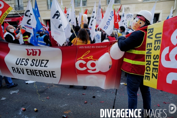 Rassemblement à l appel de l intersyndicale de Suez contre le rachat par Veolia