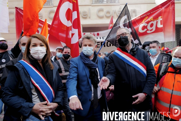 Rassemblement à l appel de l intersyndicale de Suez contre le rachat par Veolia