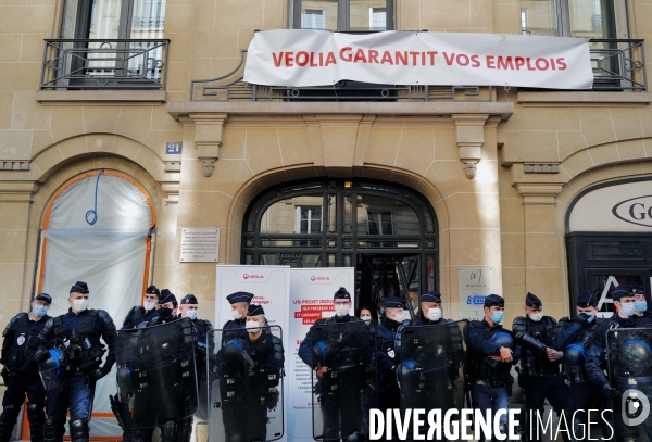 Rassemblement à l appel de l intersyndicale de Suez contre le rachat par Veolia