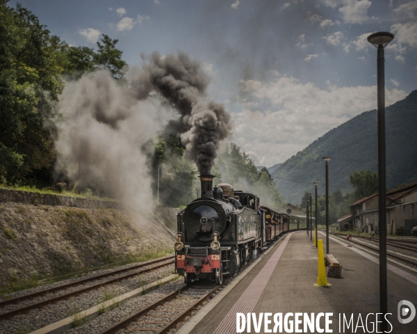 Le long de la Transbassealpine Digne-Nice printemps été 2020