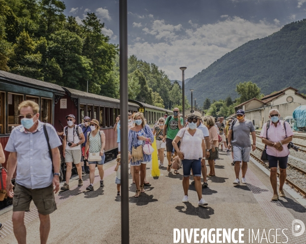 Le long de la Transbassealpine Digne-Nice printemps été 2020