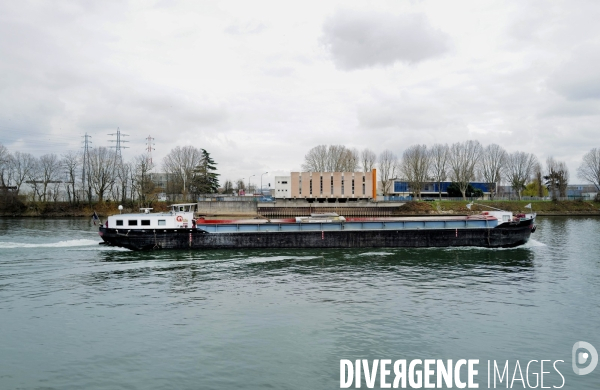 Péniche sur la seine à Vitry Sur Seine