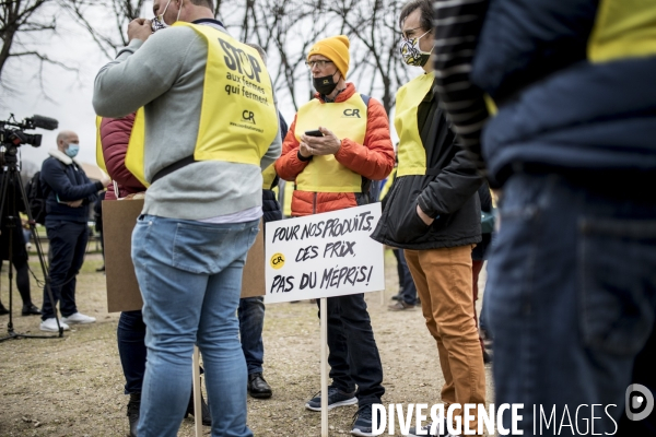 Manifestation des agriculteurs sur les suicides et les  fermes qui ferment 