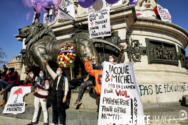 Manifestation feministe precedant la journee internationale des femmes