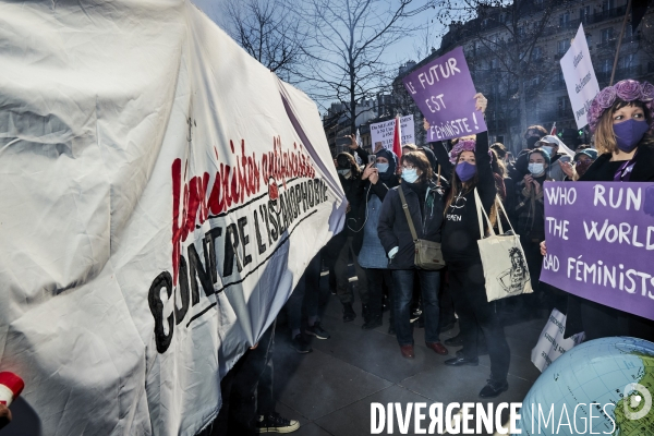 Manifestation feministe precedant la journee internationale des femmes