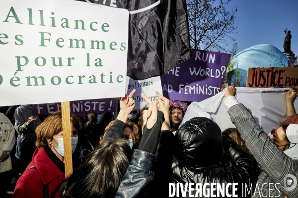 Manifestation feministe precedant la journee internationale des femmes