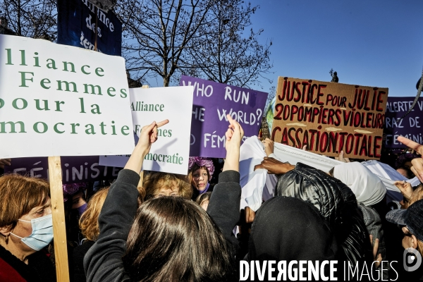 Manifestation feministe precedant la journee internationale des femmes