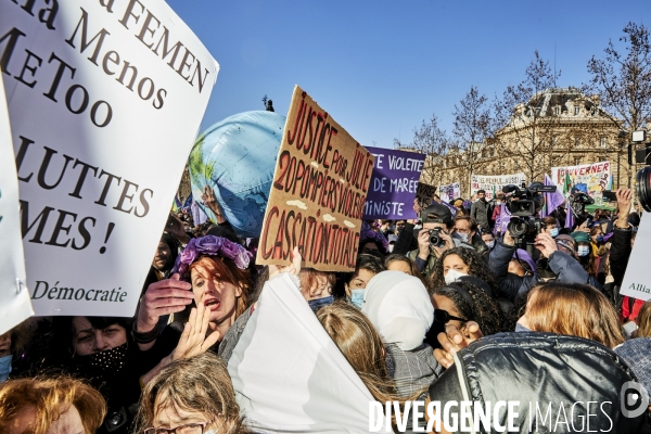 Manifestation feministe precedant la journee internationale des femmes