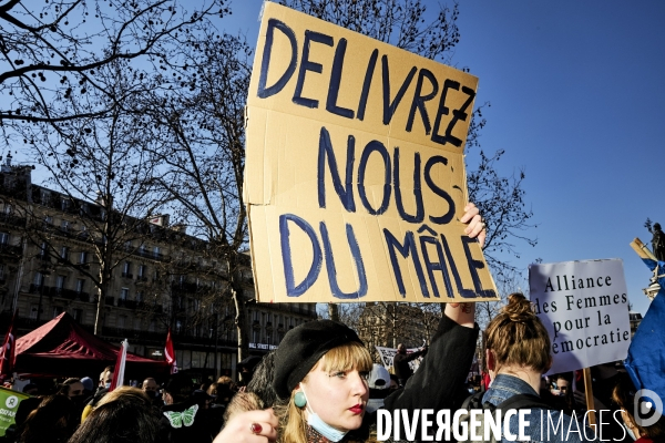 Manifestation feministe precedant la journee internationale des femmes