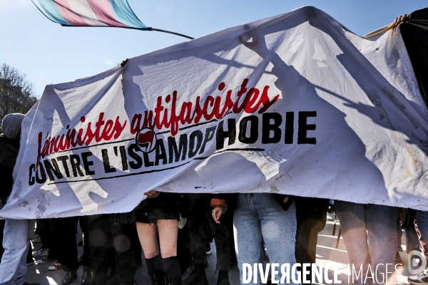 Manifestation feministe precedant la journee internationale des femmes