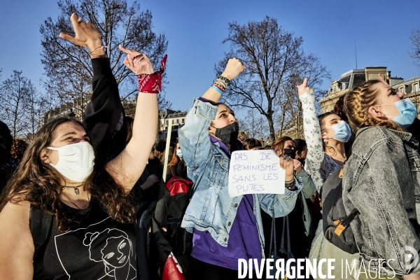 Manifestation feministe precedant la journee internationale des femmes