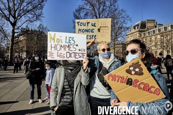 Manifestation feministe precedant la journee internationale des femmes