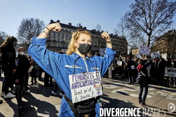 Manifestation feministe precedant la journee internationale des femmes