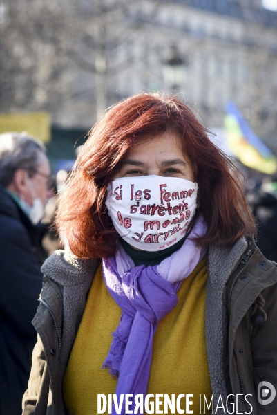 Rassemblement féministe d On arrête toutes, à Paris pour la Journée internationale des droits des femmes, le 8 Mars 2021. International women sday in Paris.