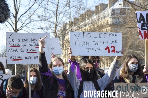 Rassemblement féministe d On arrête toutes, à Paris pour la Journée internationale des droits des femmes, le 8 Mars 2021. International women sday in Paris.