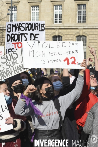 Rassemblement féministe d On arrête toutes, à Paris pour la Journée internationale des droits des femmes, le 8 Mars 2021. International women sday in Paris.