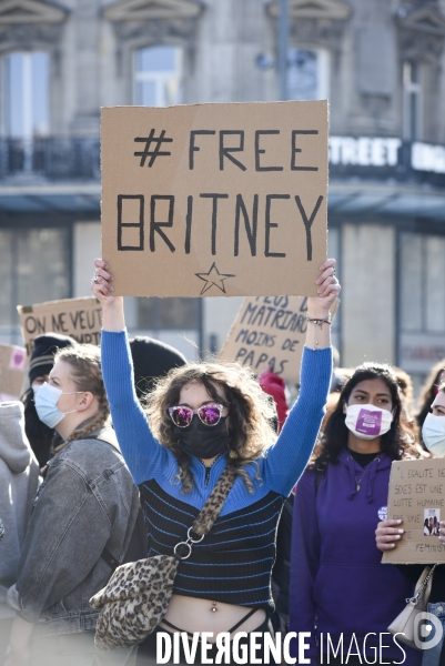 Rassemblement féministe d On arrête toutes, à Paris pour la Journée internationale des droits des femmes, le 8 Mars 2021. International women sday in Paris.