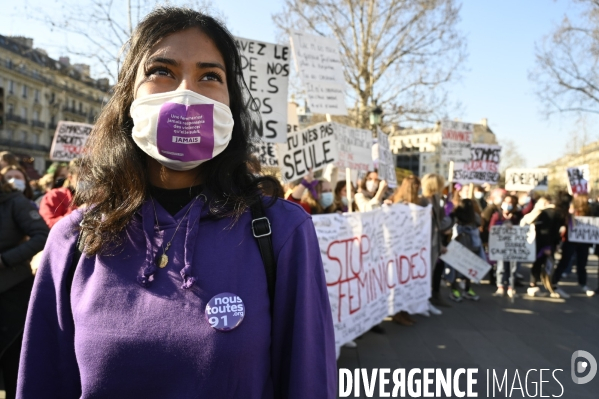 Rassemblement féministe d On arrête toutes, à Paris pour la Journée internationale des droits des femmes, le 8 Mars 2021. International women sday in Paris.