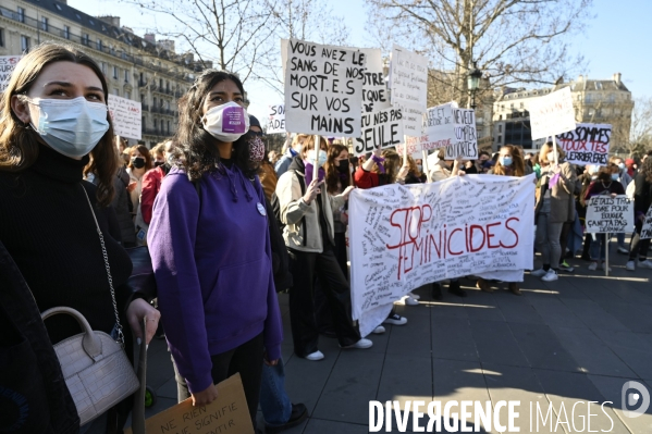 Rassemblement féministe d On arrête toutes, à Paris pour la Journée internationale des droits des femmes, le 8 Mars 2021. International women sday in Paris.