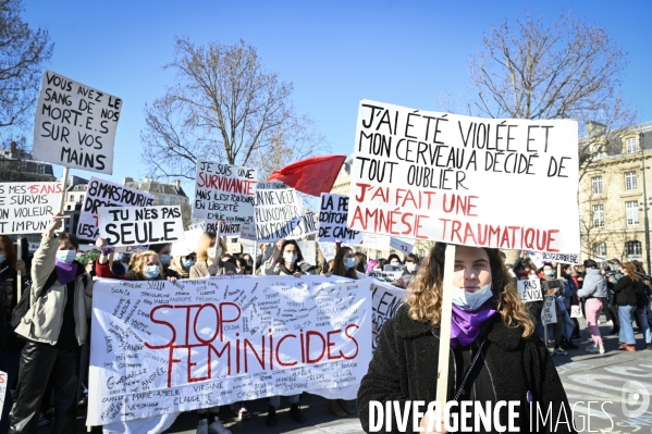 Rassemblement féministe d On arrête toutes, à Paris pour la Journée internationale des droits des femmes, le 8 Mars 2021. International women sday in Paris.