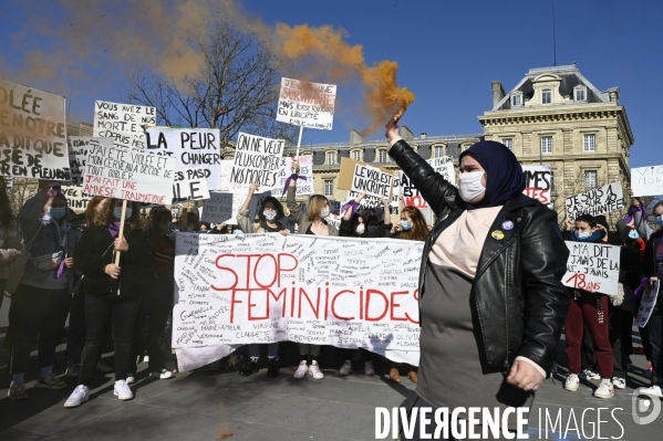 Rassemblement féministe d On arrête toutes, à Paris pour la Journée internationale des droits des femmes, le 8 Mars 2021. International women sday in Paris.