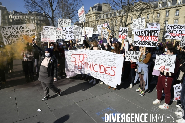 Rassemblement féministe d On arrête toutes, à Paris pour la Journée internationale des droits des femmes, le 8 Mars 2021. International women sday in Paris.