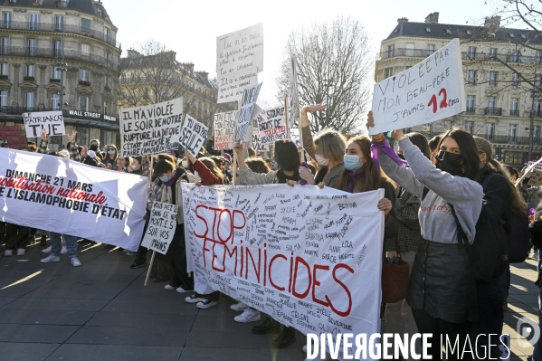 Rassemblement féministe d On arrête toutes, à Paris pour la Journée internationale des droits des femmes, le 8 Mars 2021. International women sday in Paris.