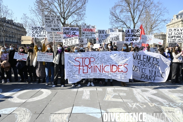 Rassemblement féministe d On arrête toutes, à Paris pour la Journée internationale des droits des femmes, le 8 Mars 2021. International women sday in Paris.