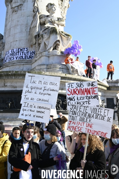 Rassemblement féministe d On arrête toutes, à Paris pour la Journée internationale des droits des femmes, le 8 Mars 2021. International women sday in Paris.