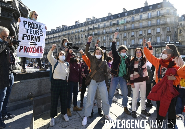 Rassemblement féministe d On arrête toutes, à Paris pour la Journée internationale des droits des femmes, le 8 Mars 2021. International women sday in Paris.