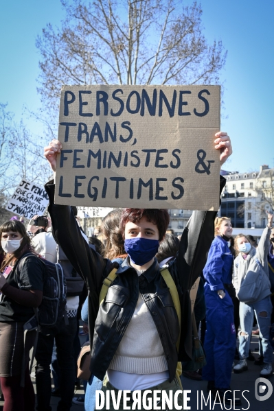 Rassemblement féministe d On arrête toutes, à Paris pour la Journée internationale des droits des femmes, le 8 Mars 2021. International women sday in Paris.