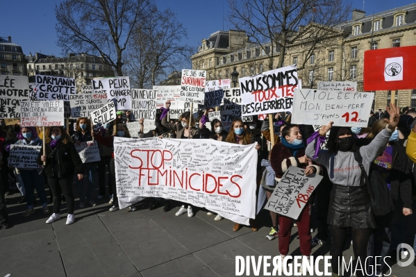 Rassemblement féministe d On arrête toutes, à Paris pour la Journée internationale des droits des femmes, le 8 Mars 2021. International women sday in Paris.