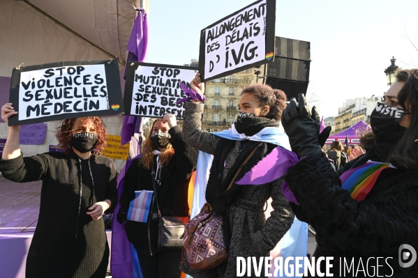 Rassemblement féministe d On arrête toutes, à Paris pour la Journée internationale des droits des femmes, le 8 Mars 2021. International women sday in Paris.