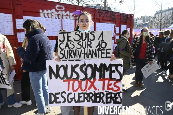 Rassemblement féministe d On arrête toutes, à Paris pour la Journée internationale des droits des femmes, le 8 Mars 2021. International women sday in Paris.