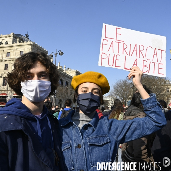 Manifestation à Paris pour les droits des femmes. la Journée internationale des droits des femmes, le 8 Mars 2021. International women sday in Paris.