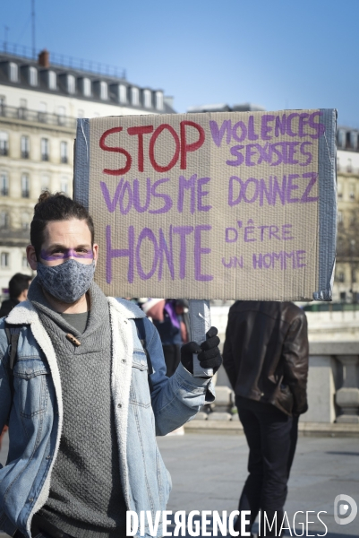 Manifestation à Paris pour les droits des femmes. la Journée internationale des droits des femmes, le 8 Mars 2021. International women sday in Paris.