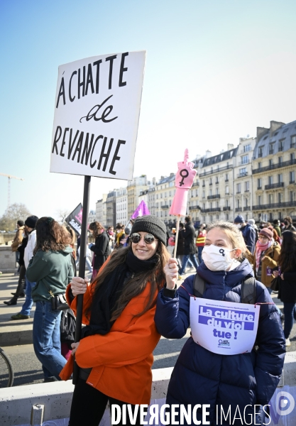 Manifestation à Paris pour les droits des femmes. la Journée internationale des droits des femmes, le 8 Mars 2021. International women sday in Paris.