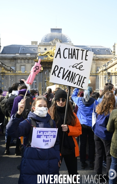 Manifestation à Paris pour les droits des femmes. la Journée internationale des droits des femmes, le 8 Mars 2021. International women sday in Paris.