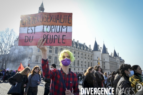 Manifestation à Paris pour les droits des femmes. la Journée internationale des droits des femmes, le 8 Mars 2021. International women sday in Paris.