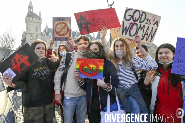 Manifestation à Paris pour les droits des femmes. la Journée internationale des droits des femmes, le 8 Mars 2021. International women sday in Paris.