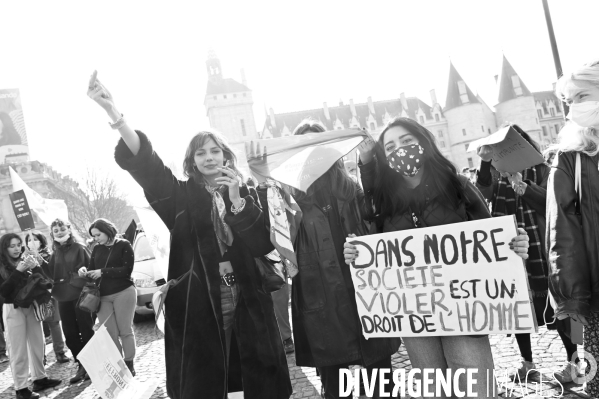 Manifestation à Paris pour les droits des femmes. la Journée internationale des droits des femmes, le 8 Mars 2021. International women sday in Paris.