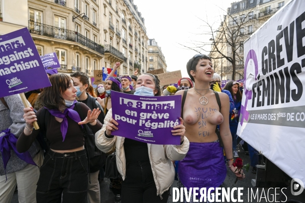 Manifestation à Paris pour les droits des femmes. la Journée internationale des droits des femmes, le 8 Mars 2021. International women sday in Paris.