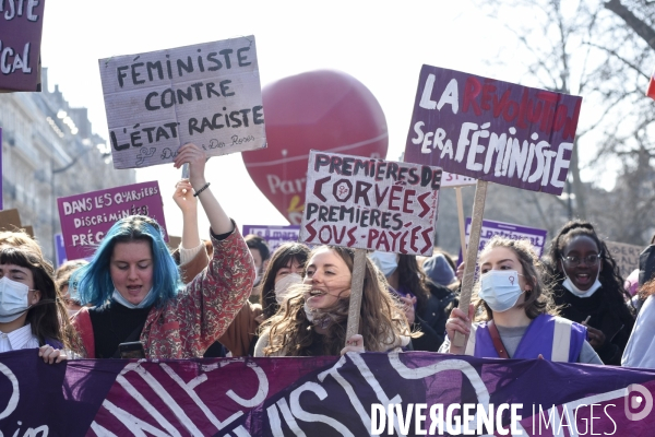 Manifestation à Paris pour les droits des femmes. la Journée internationale des droits des femmes, le 8 Mars 2021. International women sday in Paris.