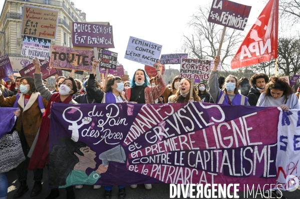 Manifestation à Paris pour les droits des femmes. la Journée internationale des droits des femmes, le 8 Mars 2021. International women sday in Paris.